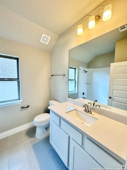 Building Photo - 211 Corazon