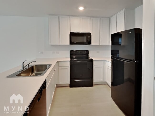 Building Photo - 233 Poplar Pl