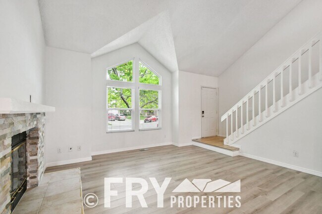 Building Photo - Spacious updated Green Valley Ranch two-story