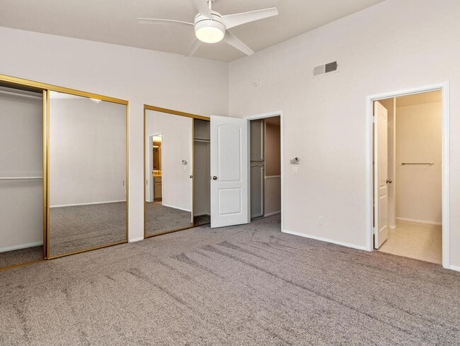 Building Photo - Desireable resort-lifestyle complex in the heart of La Costa!