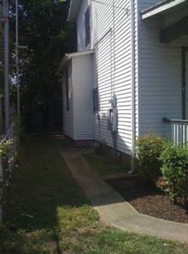 Building Photo - 3.5 bed house in Fulton Hill! Enjoy the beautiful neighborhood, central hvac, laundry, yard!