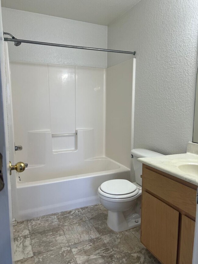 Building Photo - 2700 Edgefield St