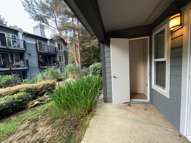 Building Photo - 2 Bed 1 Bath Kirkland