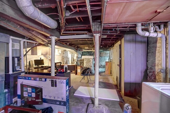 Building Photo - 350 Volkert St