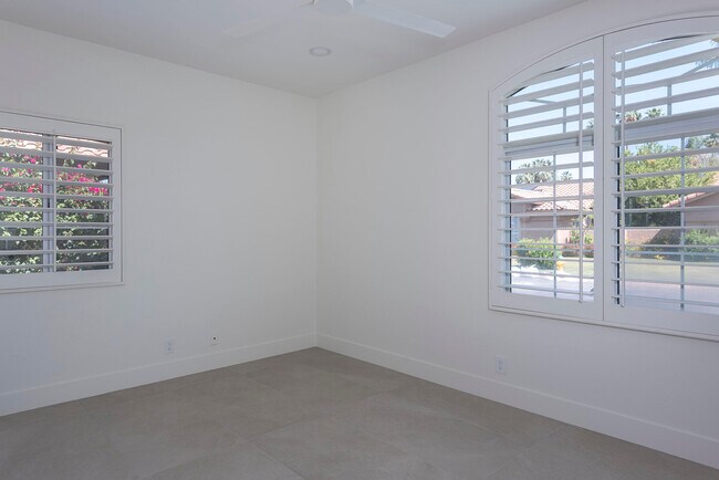 Building Photo - 28 Park Mirage Ln