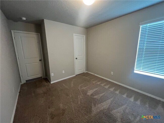 Building Photo - 2410 Moselle Ln