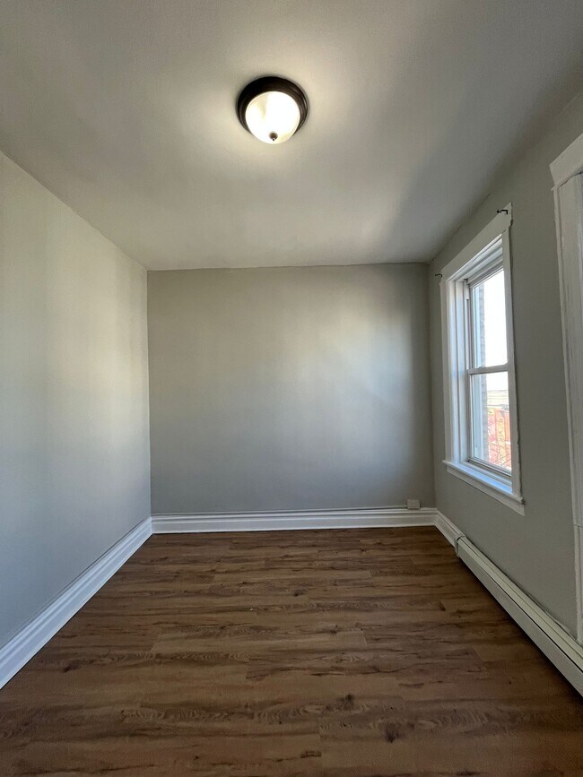 Building Photo - 5 Morton Pl