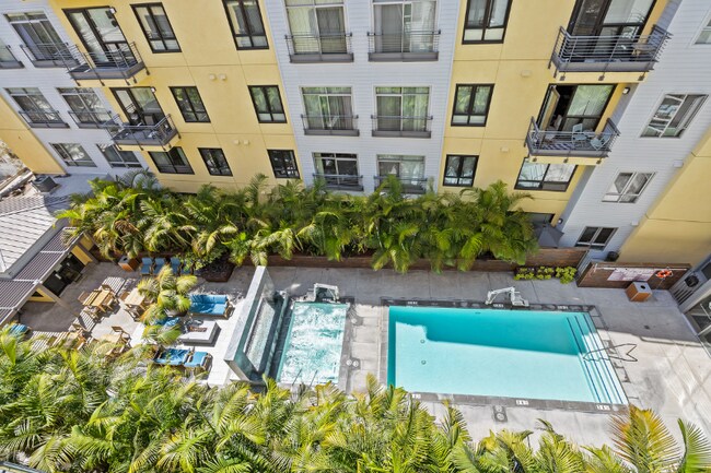 Building Photo - 889 Date St