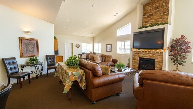 Building Photo - Diamond Valley Apartments