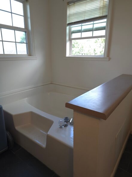 soak in tub - 11 Ora St