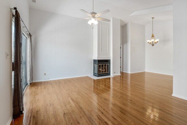 Building Photo - 450 Bridle Trail