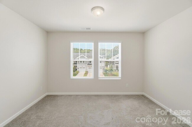 Building Photo - 14862 Tamarack Drive
