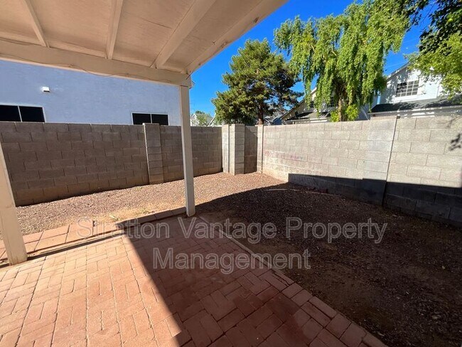 Building Photo - 441 S Maple