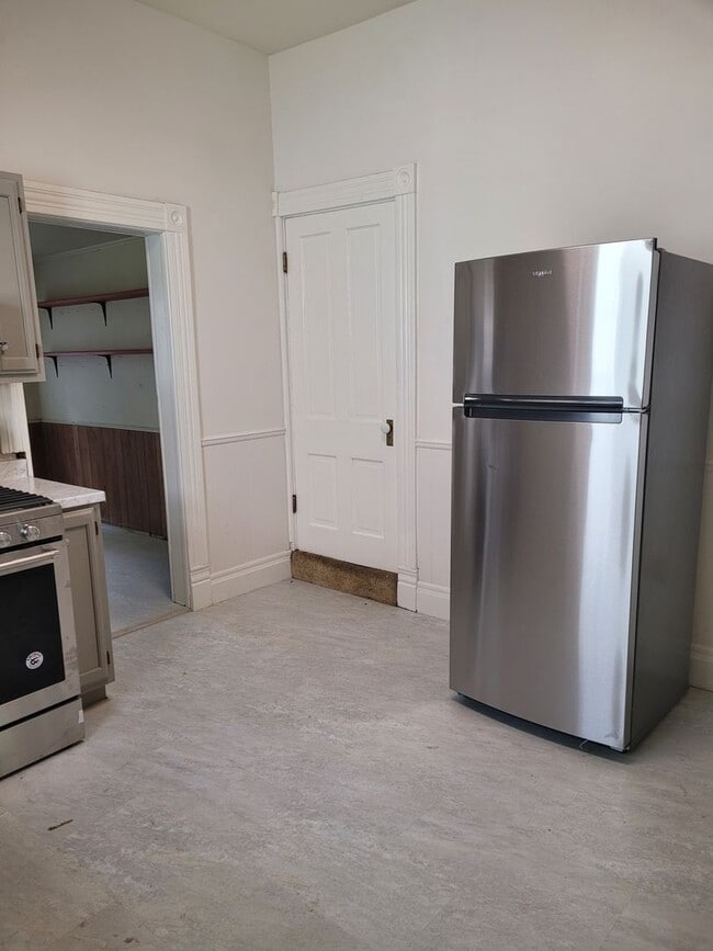 Building Photo - Spacious Updated Cottage