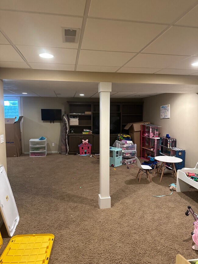 Building Photo - 955 Acorn Dr