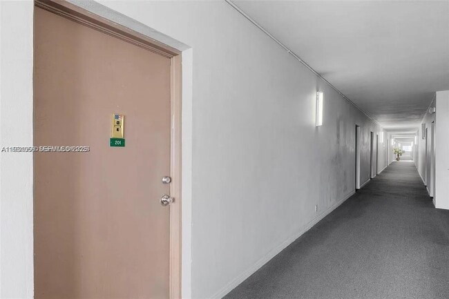 Building Photo - 4043 NW 16th St