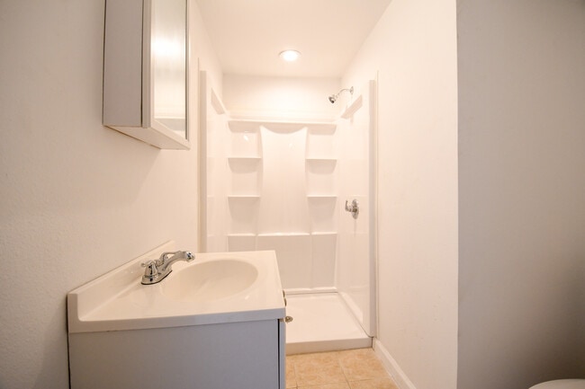 Building Photo - 425 W 29th Ave