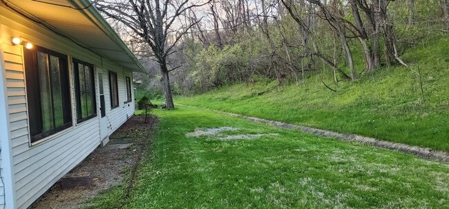 Building Photo - Finleyville 3 Bedroom 1.5 Bath Remodeled Ranch Home $1,800 + Utilities