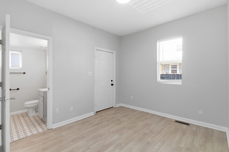 Building Photo - 1338 Barth Ave
