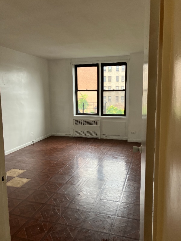 Building Photo - 83-25 Vietor Ave