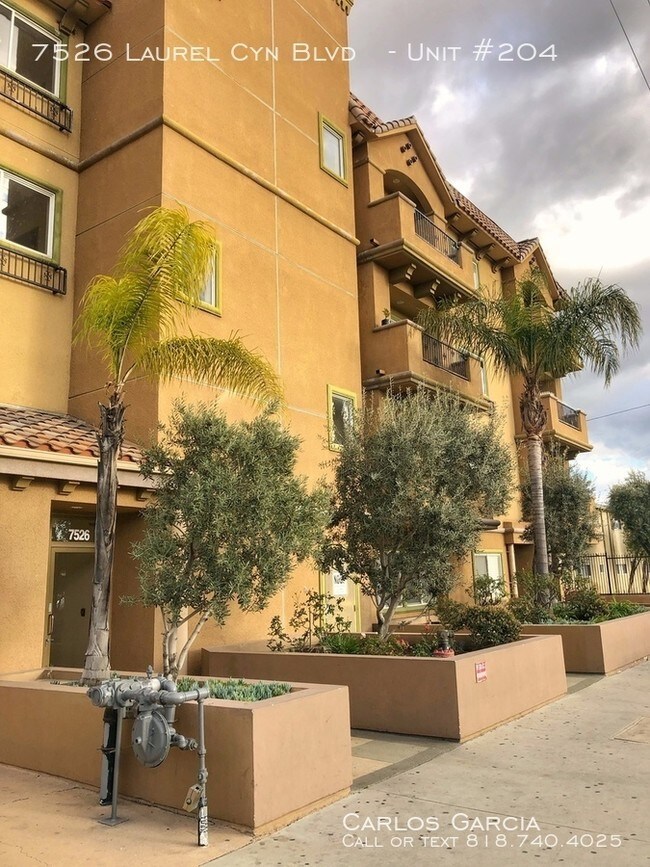 Building Photo - 7526 Laurel Canyon Blvd