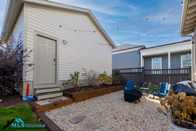 Building Photo - 1103 Tannin Dr