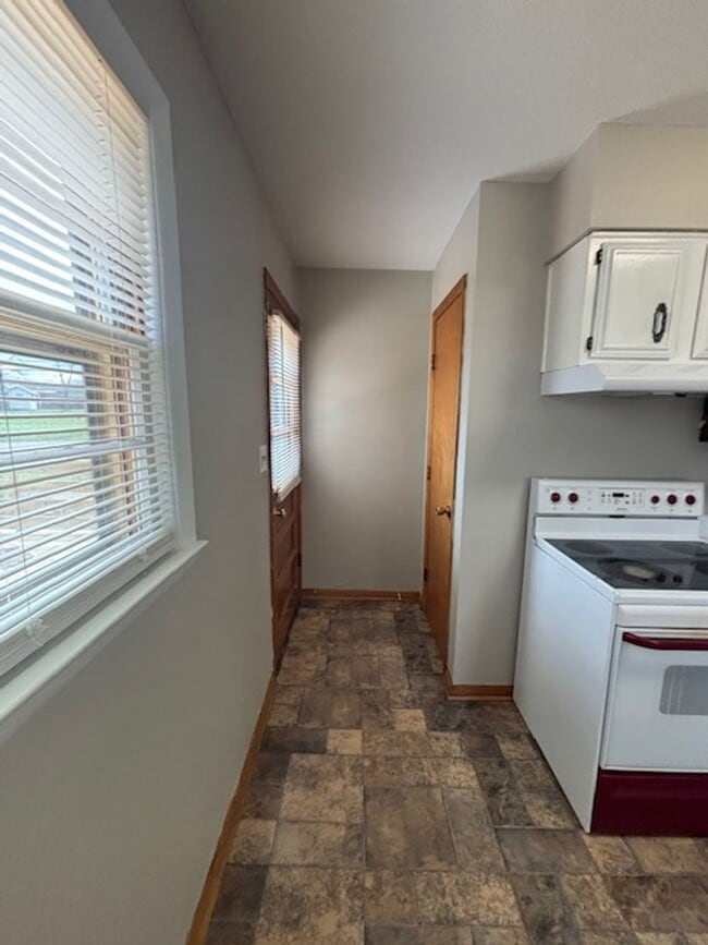 Building Photo - 891 Hill St