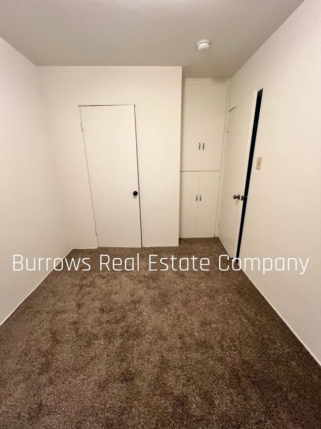 Building Photo - Ventura - Two bedroom, one bath single sto...