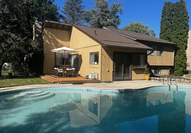 Building Photo - 5231 Bantry Dr