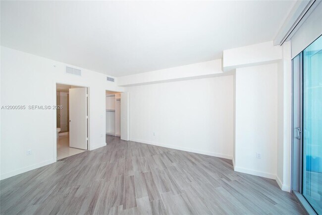 Building Photo - 1100 S Miami Ave