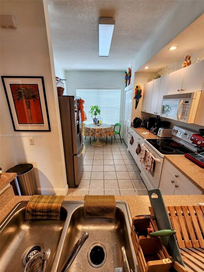 Building Photo - 730 NE 90th St