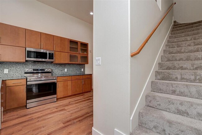 Building Photo - 2301 Camden Dr