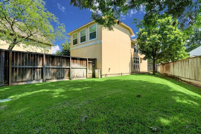 Building Photo - 11126 Sherwood Garden Dr