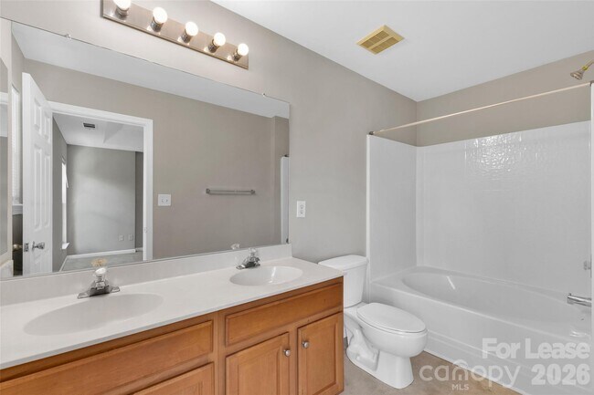 Building Photo - 940 Tiger Ln
