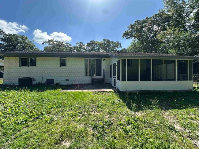 Building Photo - 1021 Greenwood Dr