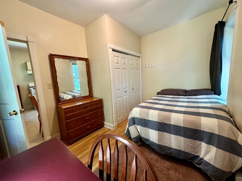 Third Bedroom - 262 10th St