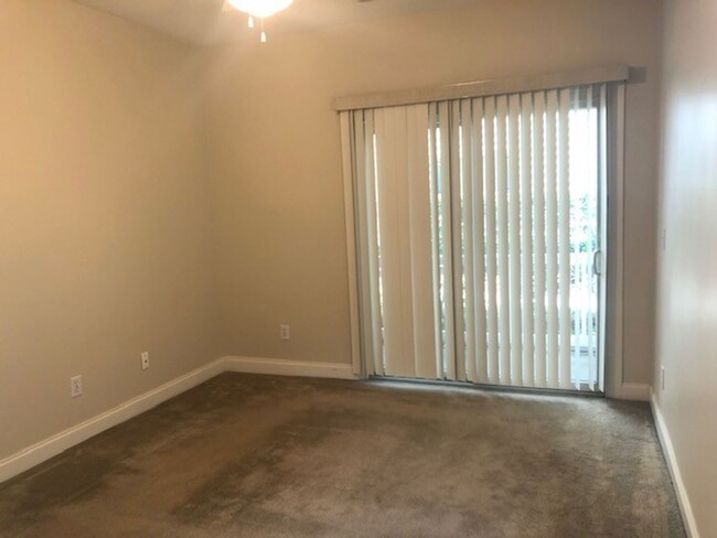 Building Photo - 2 Bedroom 2 Bath Condo in Radcliffe Place ...