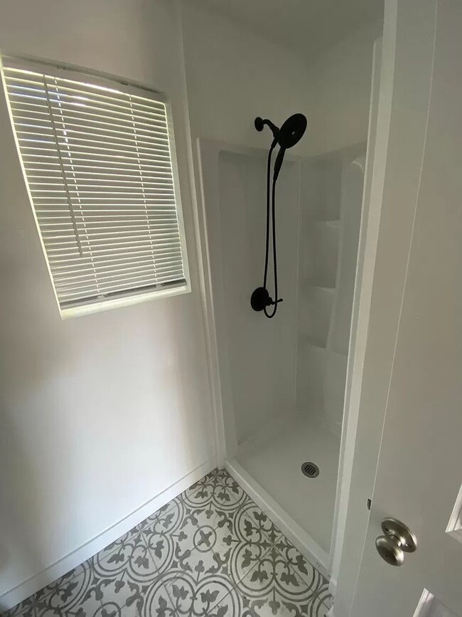 Building Photo - Unit B