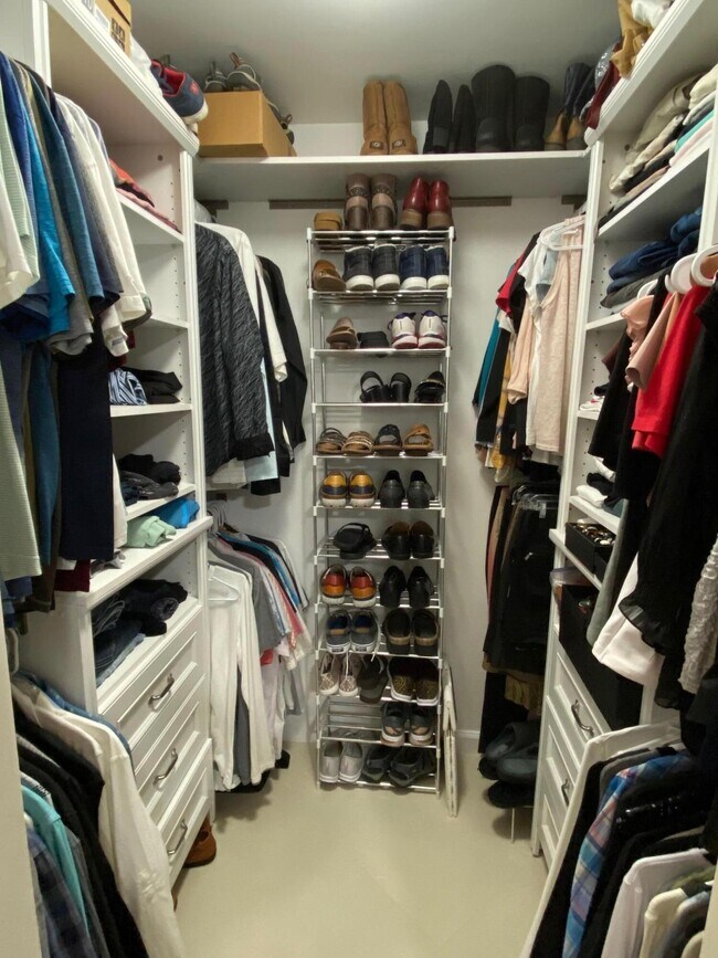 Building Photo - 225 NE 1st St