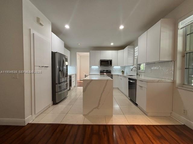 Building Photo - 712 Tulip Cir