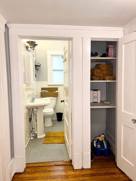 Building Photo - 1039 Riviera St