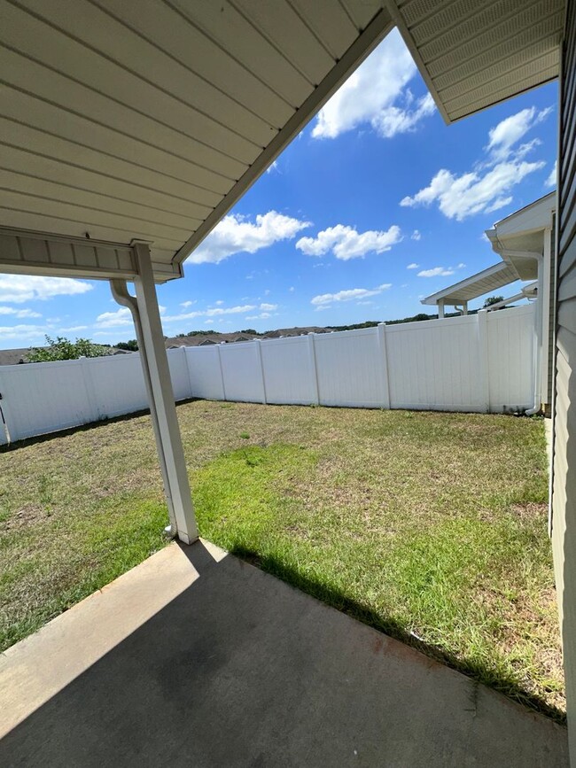 Building Photo - Wakefield Subdivision!!!  One Story Townhome!