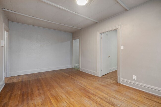 Building Photo - 512 S Millvale Ave