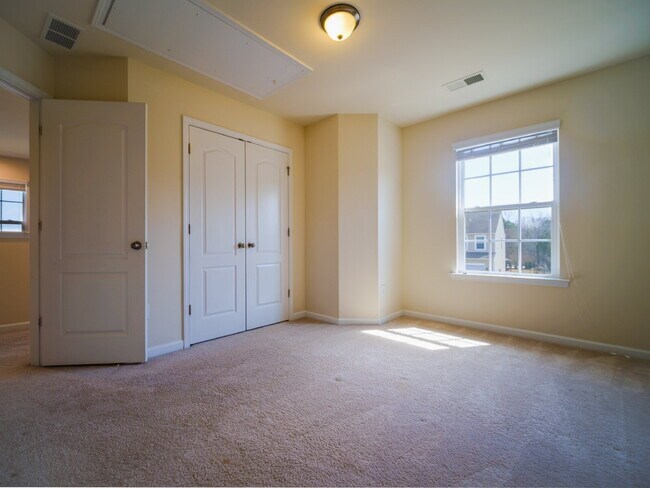 Building Photo - 1089 Wallace Lake Rd