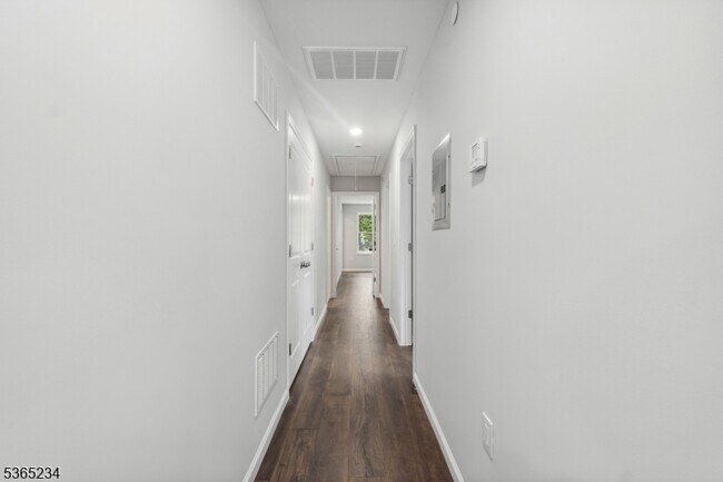 Building Photo - 889 S 17th St