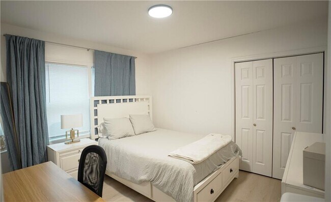 Building Photo - 2539 Glendale Cir SE