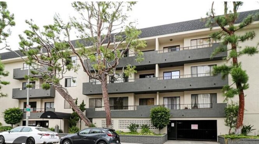 Building Photo - 700 Westmount Dr