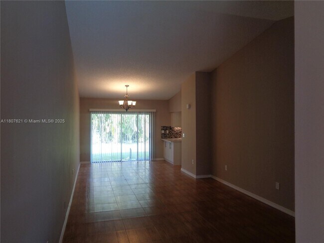 Building Photo - 811 SW 12th Pl