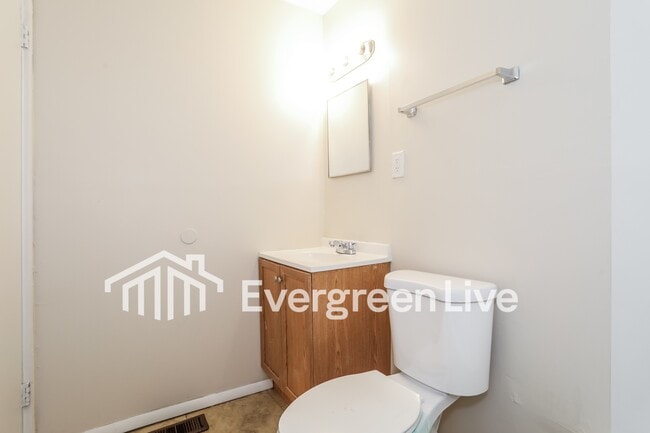 Building Photo - 10662 Chelmsford Rd