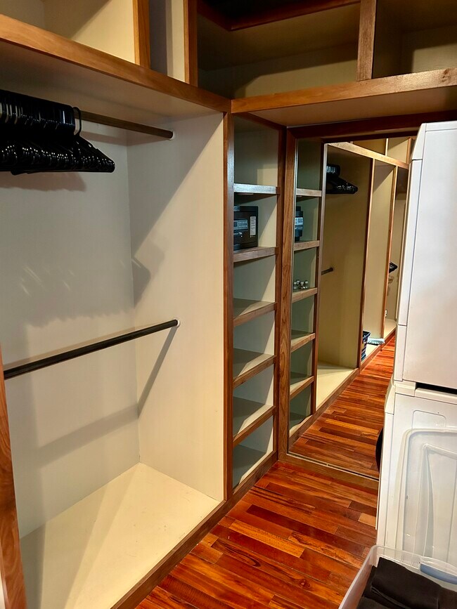 Master Closet/WD - 10 S Crenshaw Ave